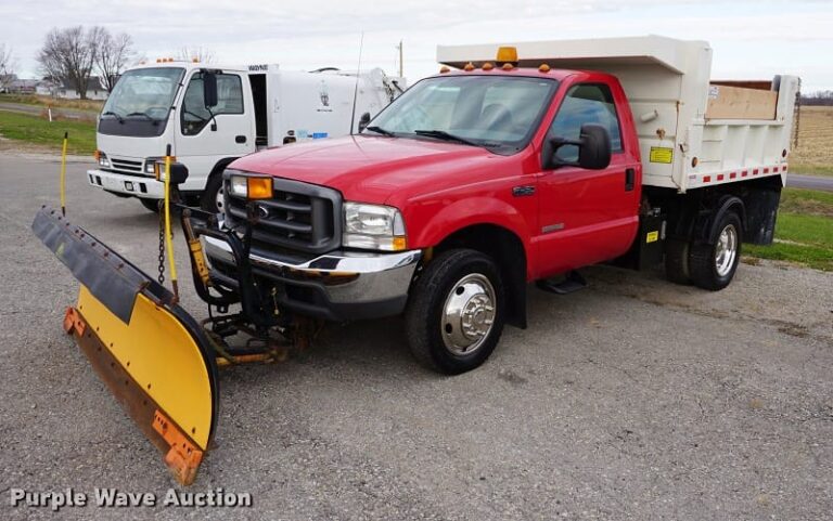 Ford F350 Dump Truck - Plow, Dump, and Gravel - Dump Truck